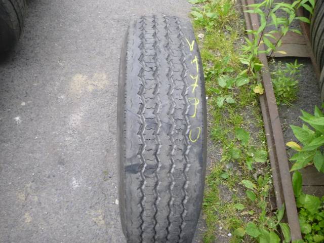 Opona używana 215/75R17,5 Toyo BIEZNIKOWANA