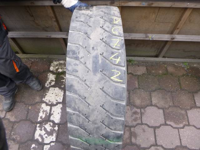 Opona używana 315/80R22,5 Bridgestone BIEŻNIKOWANA