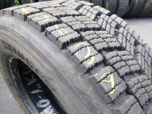 Opona używana 295/60R22,5 Bridgestone BIEŻNIKOWANA
