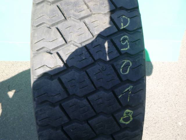 Opona używana 315/80R22,5 Bridgestone BIEŻNIKOWANA