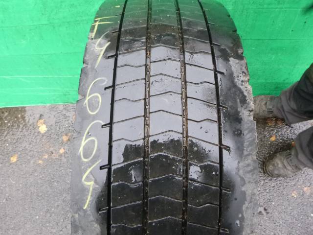 Opona używana 295/60R22,5 Continental BIEŻNIKOWANA