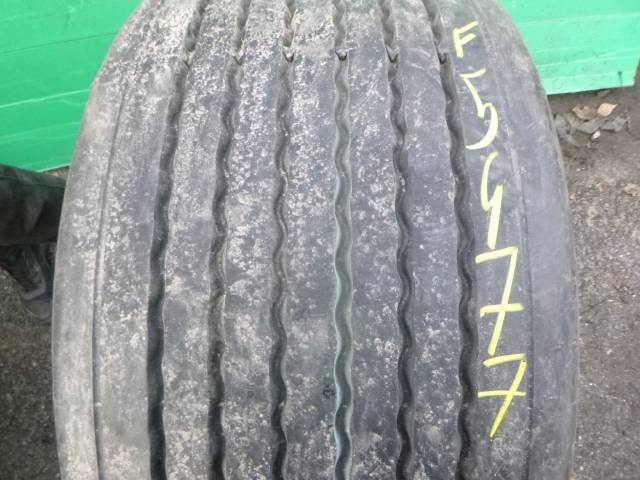 Opona używana 435/50R19,5 Pirelli BIEŻNIKOWANA