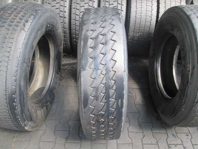 Opona używana 295/80R22.5 Bridgestone BIEZNIKOWANA