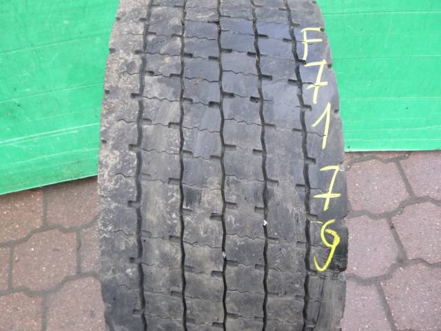Opona używana 295/55R22,5 Continental BIEŻNIKOWANA