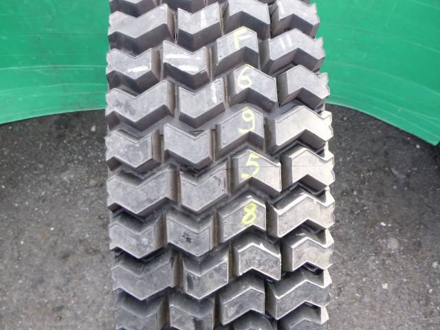 Opona używana 9R22,5 Bridgestone BIEŻNIKOWANA