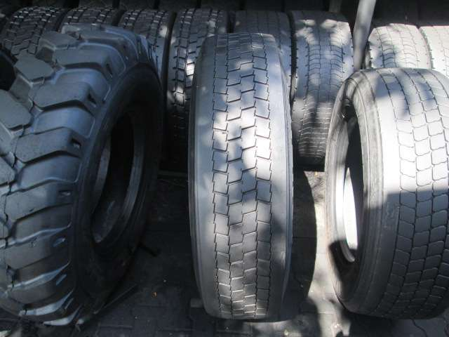 Opona używana 295/80R22.5 Continental BIEZNIKOWANA