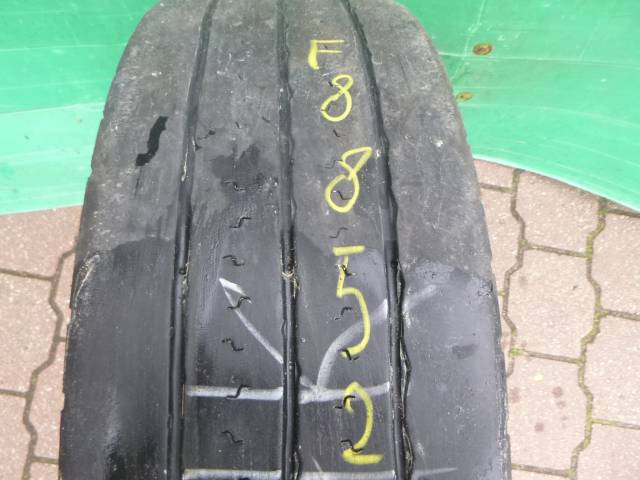 Opona używana 245/70R19,5 Michelin XTE2