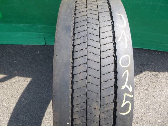 Opona używana 275/70R22,5 Pirelli MC01