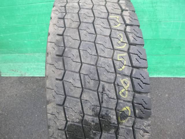 Opona używana 295/60R22,5 Continental BIEŻNIKOWANA