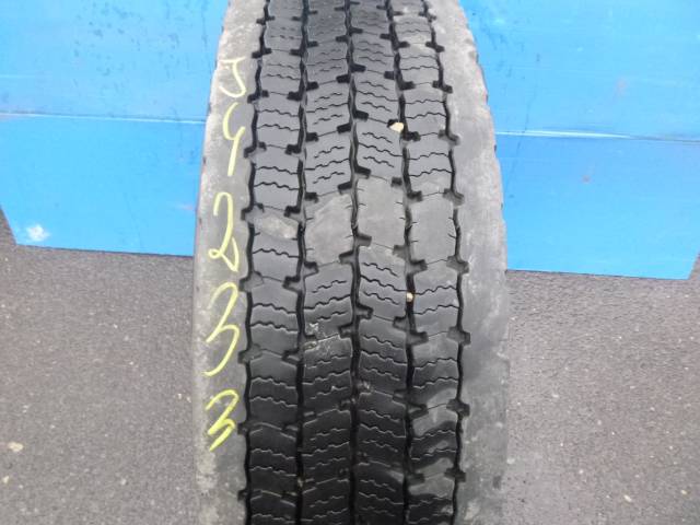 Opona używana 295/80R22,5 Pirelli BIEŻNIKOWANA