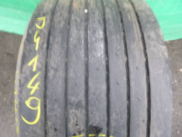 Opona używana 445/45R19,5 Pirelli BIEŻNIKOWANA