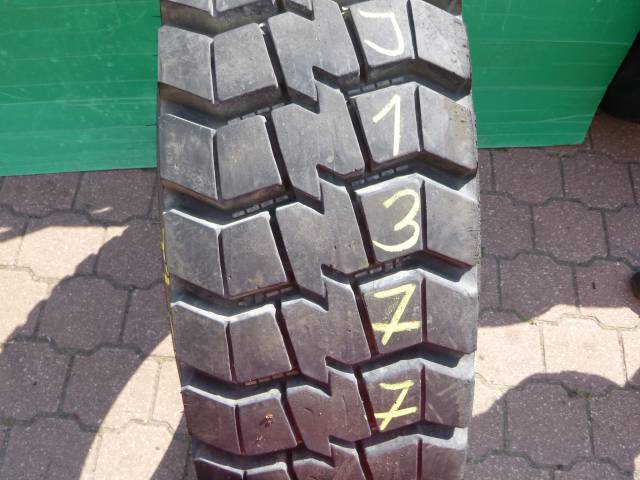 Opona używana 13R22,5 Kumho KMD01