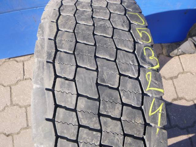 Opona używana 295/60R22,5 Michelin BIEŻNIKOWANA