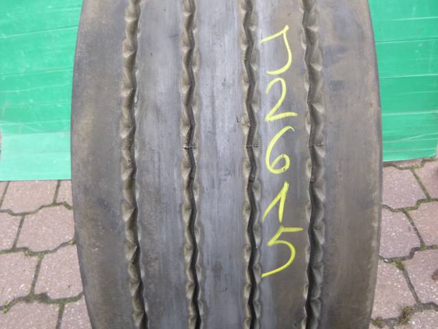 Opona używana 385/65R22,5 Semperit BIEŻNIKOWANA