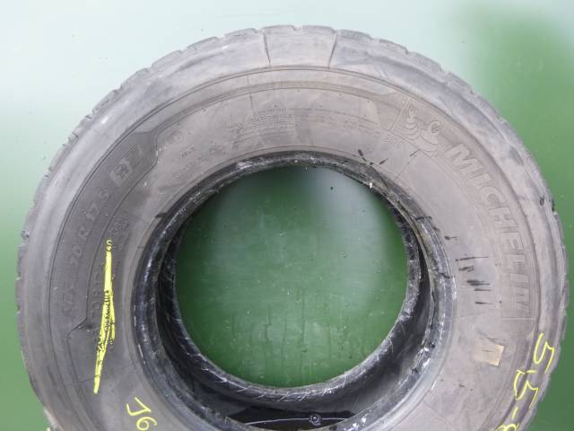 Opona używana 265/70R17,5 Michelin BIEŻNIKOWANA