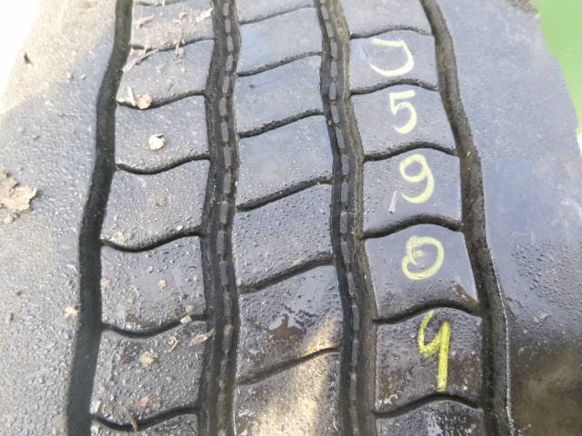 Opona używana 295/80R22,5 Pirelli BIEŻNIKOWANA