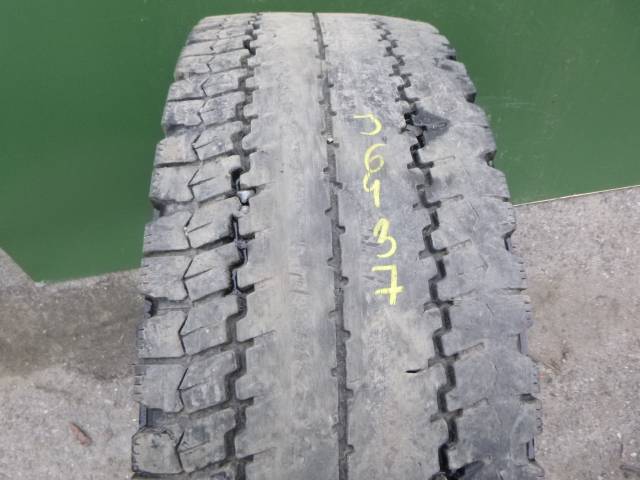 Opona używana 295/80R22,5 Kumho KWD01