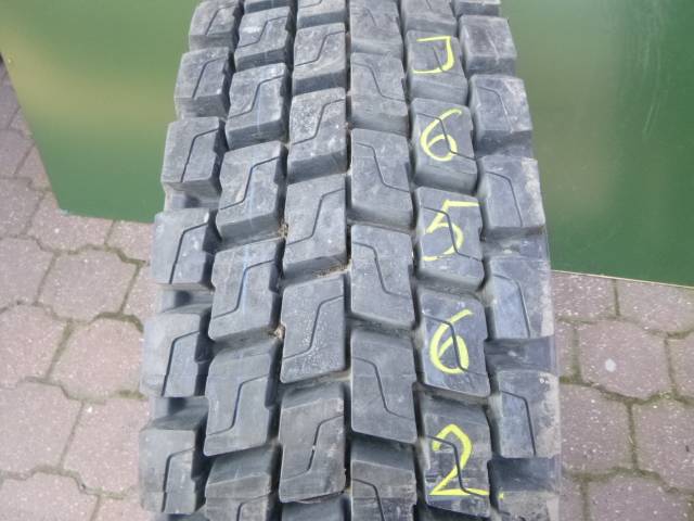 Opona używana 295/80R22,5 Semperit MICHELIN XDE2