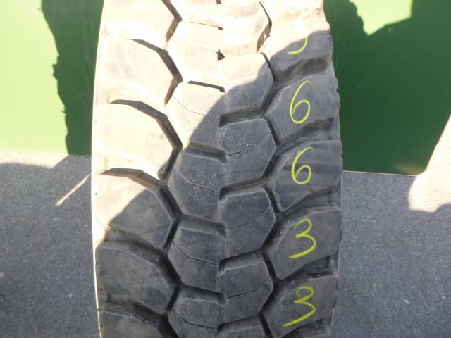 Opona używana 315/80R22,5 Pirelli MICHELIN X-WORKS D