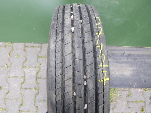 Opona używana 205/75R17,5 Toyo M143