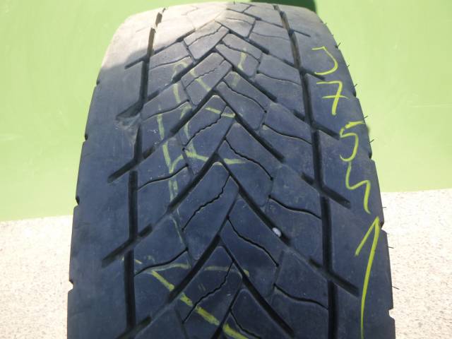 Opona używana 295/60R22,5 Goodyear KMAX D