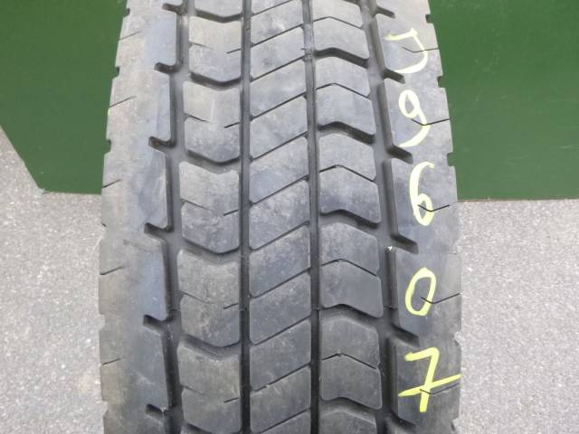 Opona używana 12R22,5 Matador DH1