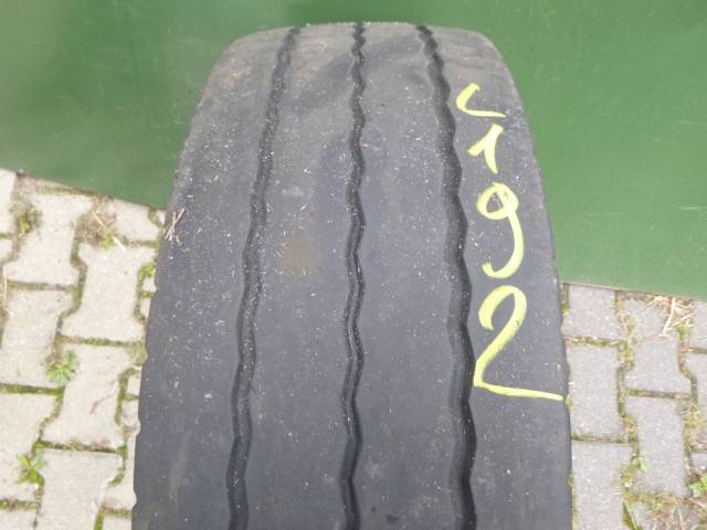 Opona używana 235/75R17,5 Bridgestone R-TRAILER 001