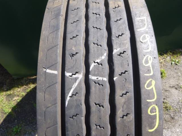 Opona używana 315/80R22,5 Semperit RUNNER F2