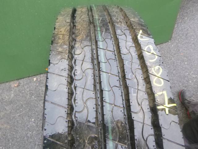 Opona używana 12R22,5 Kumho KRS03+