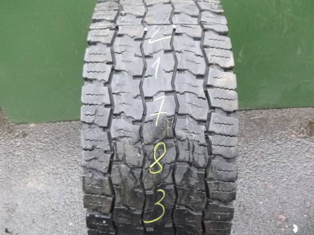 Opona używana 295/60R22,5 Bridgestone BIEŻNIKOWANA