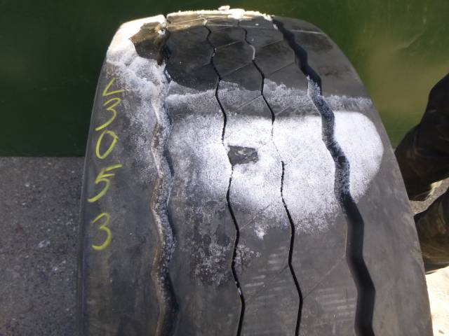 Opona używana 385/65R22,5 Bridgestone R-TRAILER 002