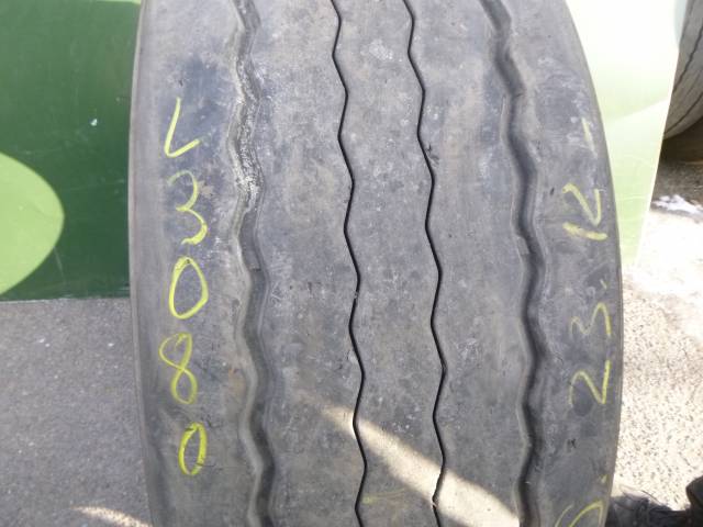 Opona używana 385/65R22,5 Bridgestone R-TRAILER 002