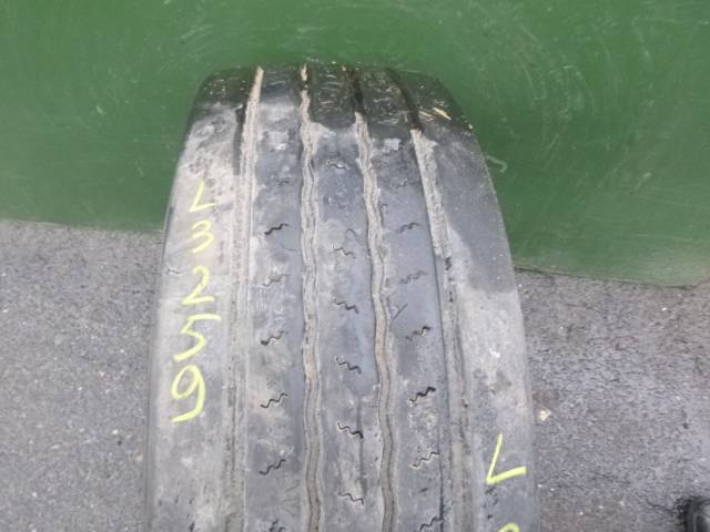 Opona używana 315/70R22,5 Uniroyal FH40