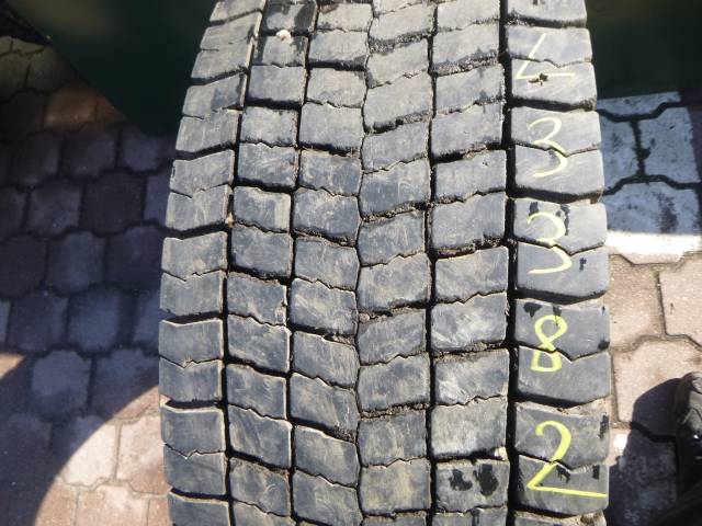 Opona używana 315/80R22,5 Pirelli TR01