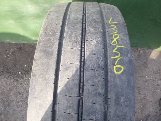 Opona używana 245/70R17,5 Bridgestone R-STEER 002