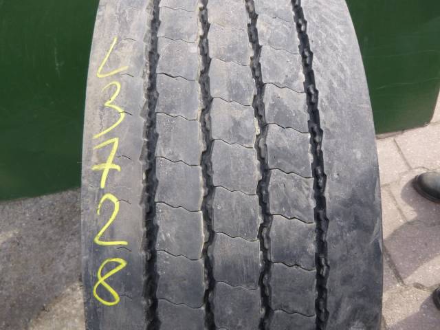 Opona używana 315/80R22,5 Pirelli FR01