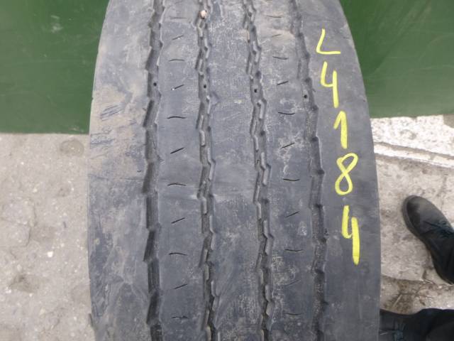 Opona używana 305/70R19,5 Pirelli FR01
