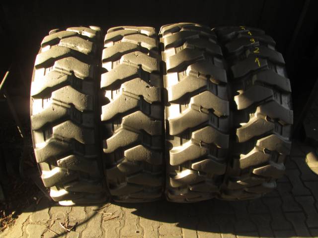 Opony używane 290/90-20 LIEBHERR EM-22