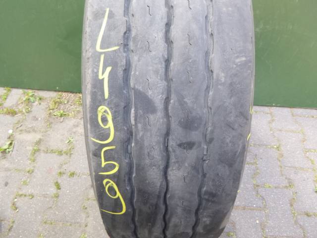 Opona używana 265/70R19,5 Goodyear KMAX T