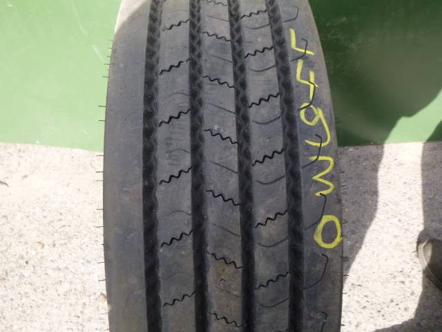 Opona używana 215/75R17,5 Uniroyal FH40