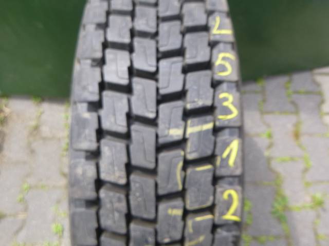 Opona używana 215/75R17,5 Goodyear BIEŻNIKOWANA