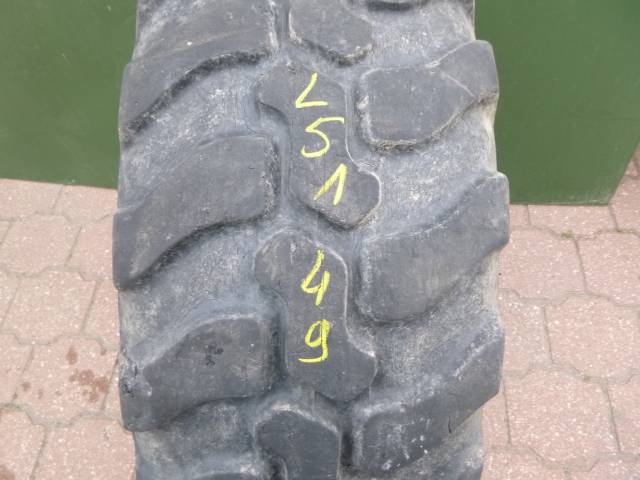 Opona używana 365/70R18 Dunlop SP T9