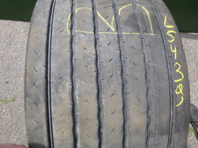 Opona używana 445/45R19,5 LEAO T820
