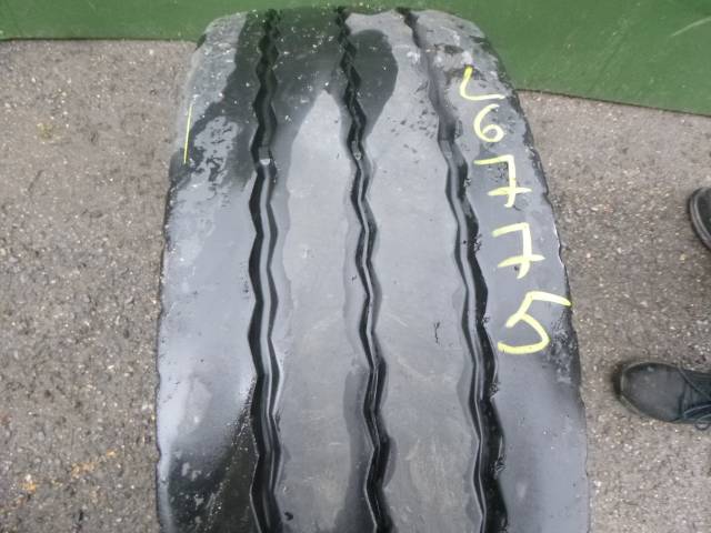 Opona używana 235/75R17,5 Bridgestone R-TRAILER 001