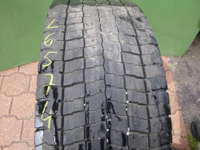Opona używana 315/70R22,5 Pirelli TR01