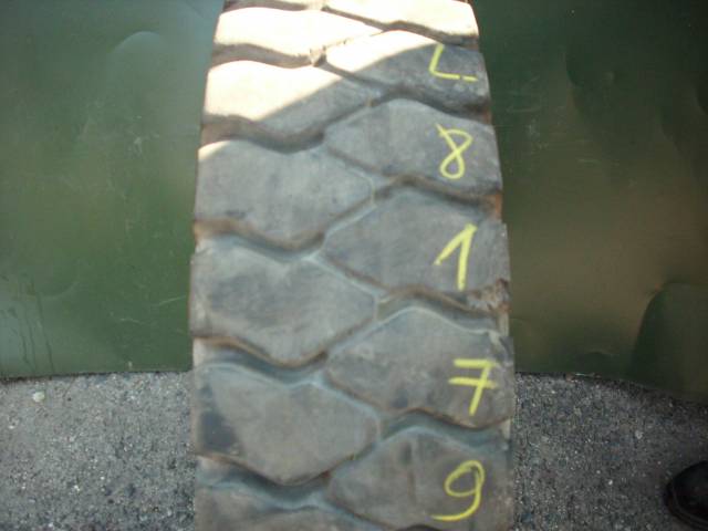 Opona używana 8,25-15 Kumho brak