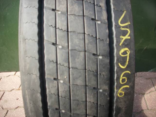 Opona używana 315/80R22,5 Bridgestone R-STEER 002