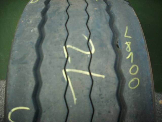 Opona używana 385/55R22,5 Bridgestone R-TRAILER 002