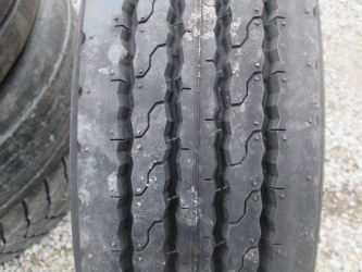 Opona używana 9R22.5 Bridgestone RLB180