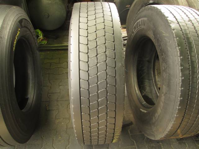 Opona używana 315/80R22.5 Bridgestone BIEZNIKOWANA